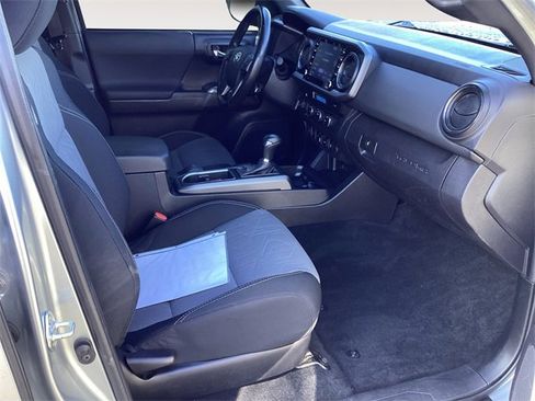 Used 2022 Toyota Tacoma TRD Sport image 15