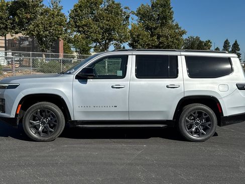 New 2026 Jeep Grand Wagoneer Limited AWD/4WD image 6