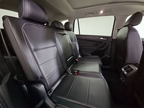 Used 2021 Volkswagen Tiguan SE image 21