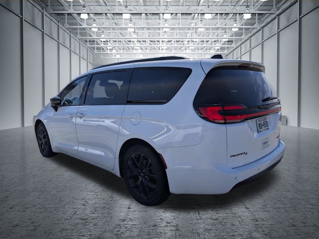 Used 2025 Chrysler Pacifica Limited FWD image 4