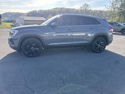 Used 2025 Volkswagen Atlas Cross Sport SE w/ Black Wheel Package
