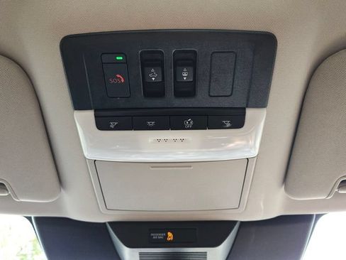 Used 2025 Nissan Pathfinder Platinum AWD/4WD image 22