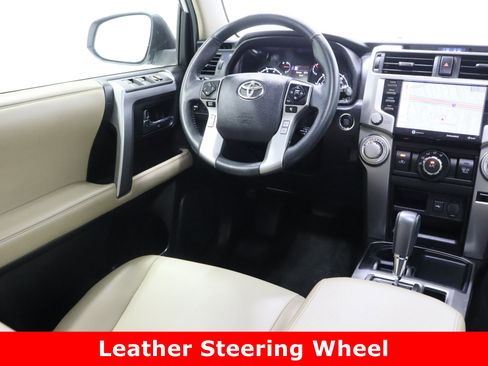 Used 2020 Toyota 4Runner SR5 Premium image 32