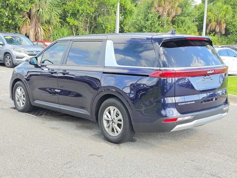 Certified 2022 Kia Carnival LX FWD image 3