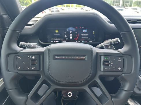 Used 2026 Land Rover Defender 110 OCTA AWD/4WD image 18