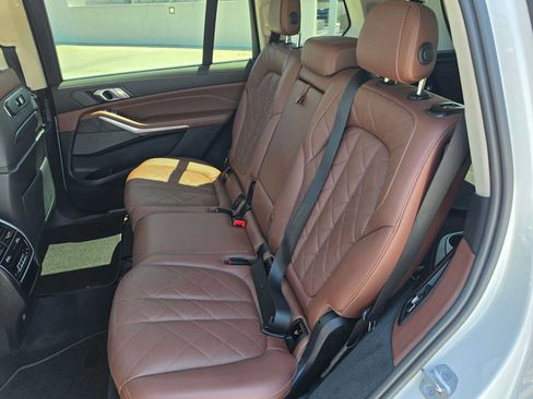 Used 2023 BMW X7 xDrive40i w/ Premium Package AWD/4WD image 19