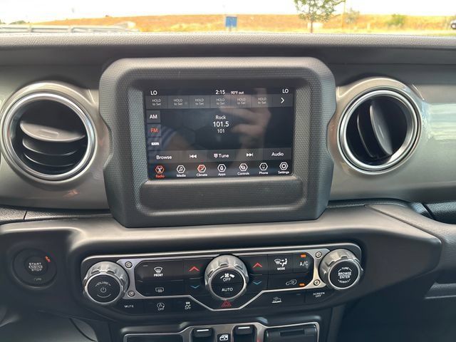 Used 2021 Jeep Gladiator Overland w/ Trailer Tow Package AWD/4WD image 19