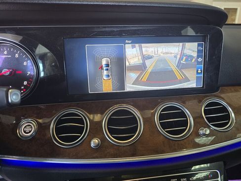 Used 2017 Mercedes-Benz E 300 image 24