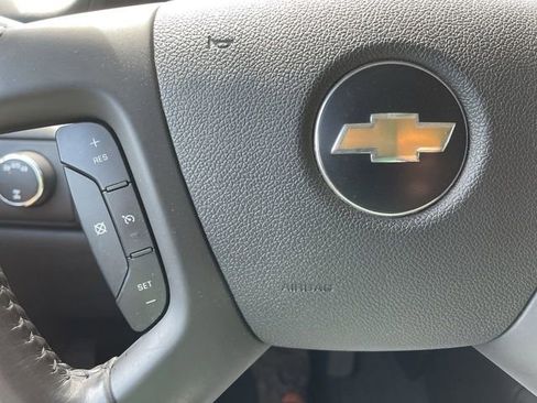 Used 2010 Chevrolet Suburban LT image 24