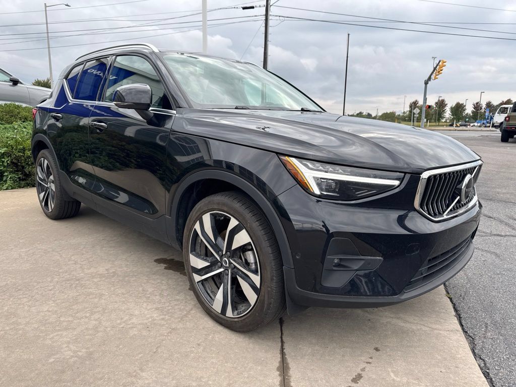 Certified 2025 Volvo XC40 B5 Plus w/ Protection Package Premier AWD/4WD image 3