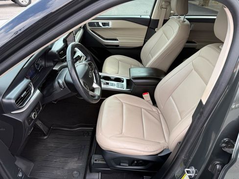 Used 2023 Ford Explorer XLT w/ Equipment Group 202A image 11