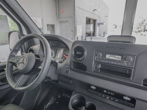 Used 2025 Mercedes-Benz Sprinter 2500 image 19
