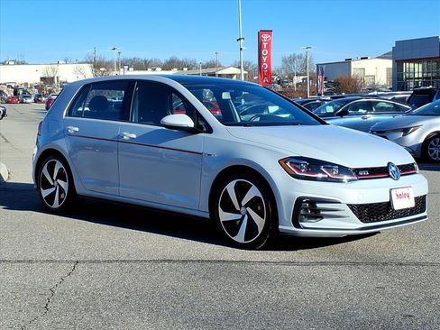 Used 2018 Volkswagen GTI SE image 2