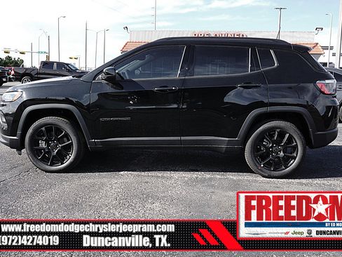 New 2026 Jeep Compass Latitude image 2