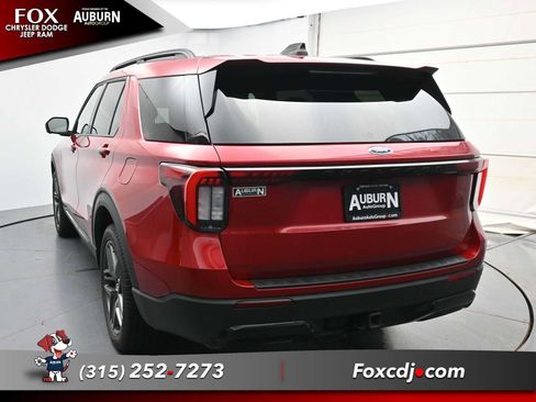 Used 2025 Ford Explorer ST-Line w/ ST-Line Street Pack AWD/4WD image 15