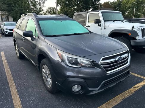 Used 2018 Subaru Outback 2.5i Premium w/ Popular Package #1 AWD/4WD image 2