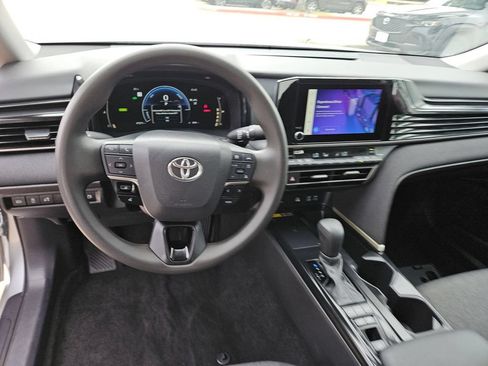 Used 2025 Toyota Camry LE FWD image 17