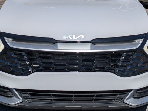 Used 2024 Kia Sportage EX image 9