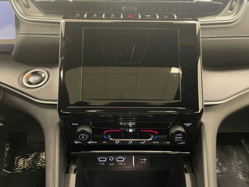 New 2025 Jeep Grand Cherokee L Laredo w/ Trailer Tow Package image 9