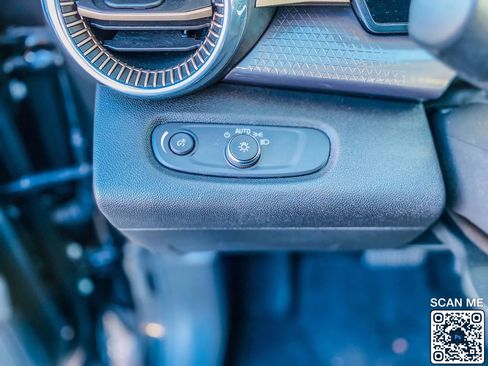 Used 2025 Chevrolet Trax ACTIV w/ Sunroof Package image 19