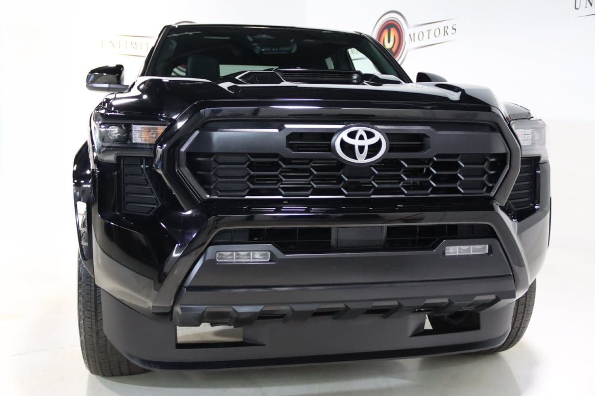 Used 2024 Toyota Tacoma TRD Sport AWD/4WD image 18
