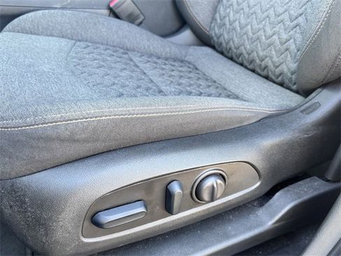 Used 2022 Chevrolet Equinox LT image 19