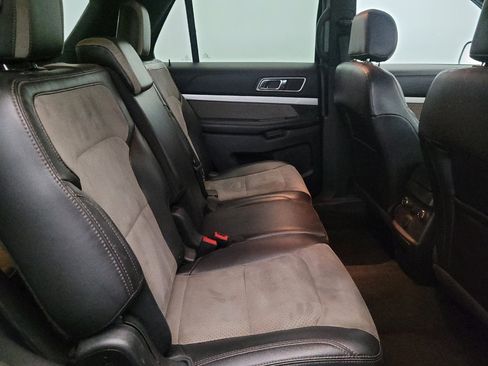 Used 2017 Ford Explorer XLT w/ Equipment Group 202A AWD/4WD image 19