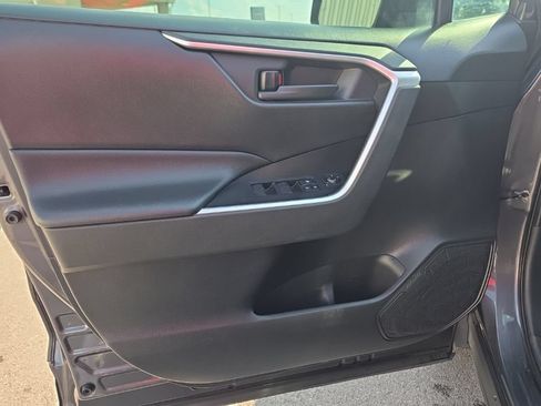 Used 2019 Toyota RAV4 LE AWD/4WD image 15