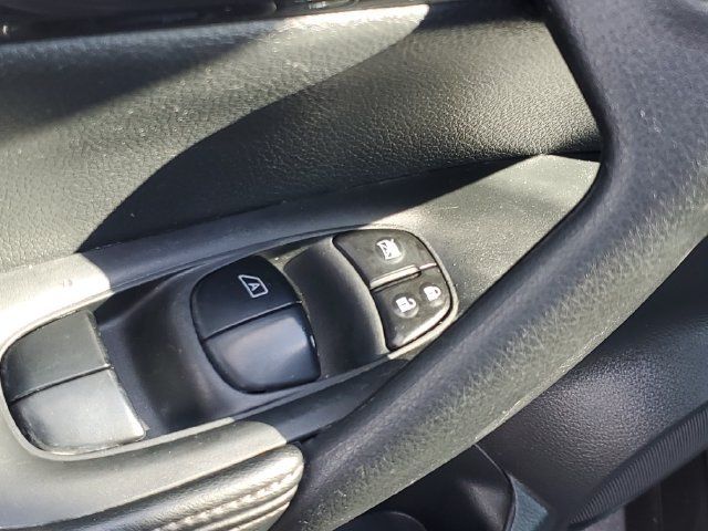 Used 2020 Nissan Rogue S FWD image 14