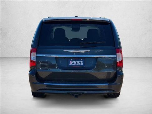 Used 2012 Chrysler Town & Country Touring-L w/ Entertainment Group #2 FWD image 7