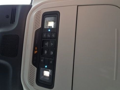 Used 2025 Ford Expedition Active image 33