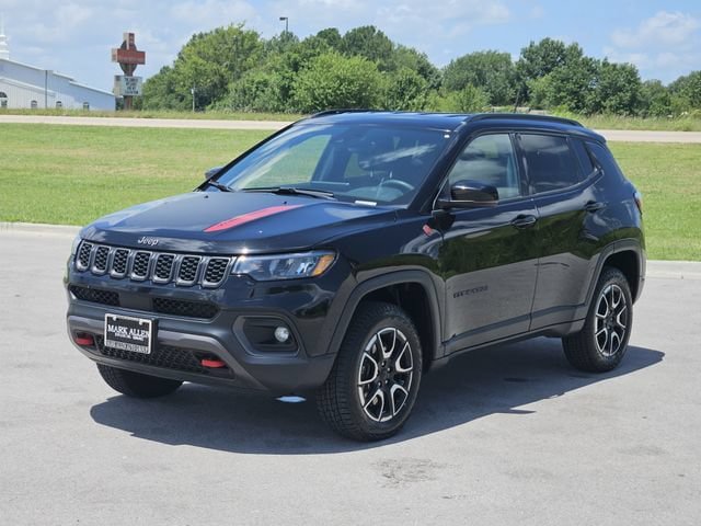 Used 2024 Jeep Compass Trailhawk AWD/4WD image 3