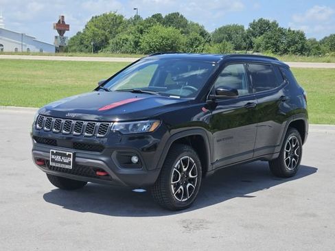 Used 2024 Jeep Compass Trailhawk AWD/4WD image 3