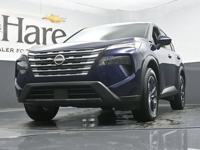 Used 2024 Nissan Rogue SV FWD image 4