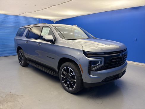 New 2026 Chevrolet Suburban RST w/ Comfort Package AWD/4WD image 2