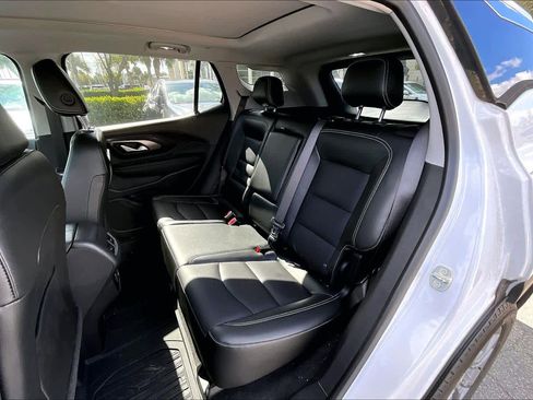 Used 2022 GMC Terrain SLT w/ Tech Package image 21