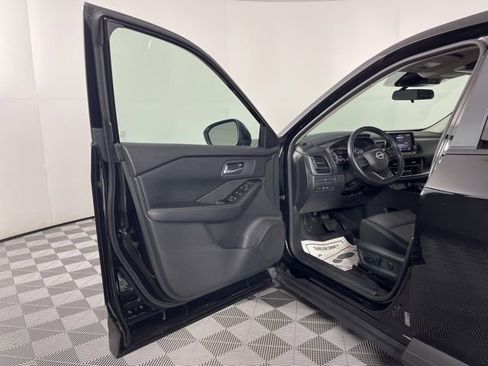 Used 2025 Nissan Rogue SV FWD image 18