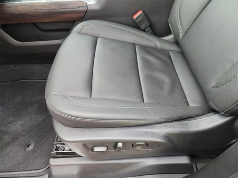 New 2025 GMC Sierra 1500 SLT image 17