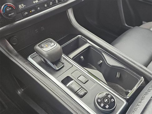 Used 2022 Nissan Pathfinder SL image 27