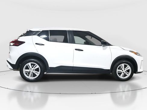 Used 2024 Nissan Kicks S image 4