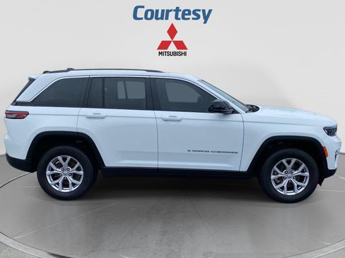 Used 2022 Jeep Grand Cherokee Limited AWD/4WD image 9