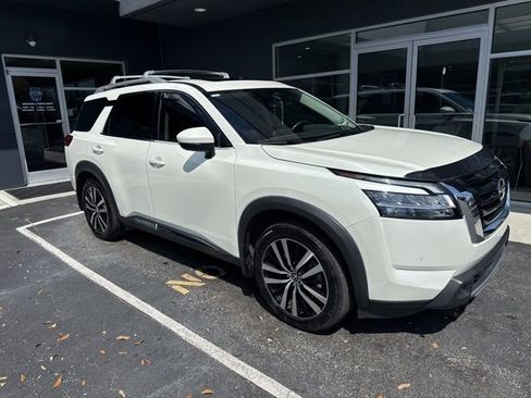 Used 2023 Nissan Pathfinder Platinum w/ Cargo Package image 12