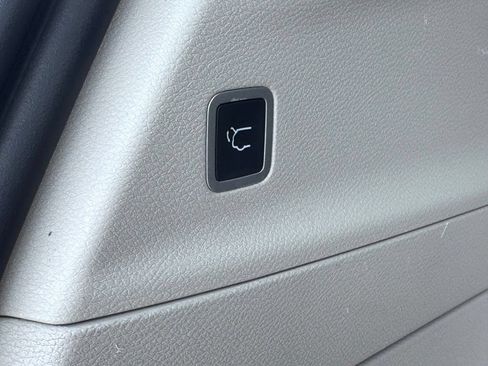 Used 2023 Chrysler Pacifica Touring-L FWD image 40