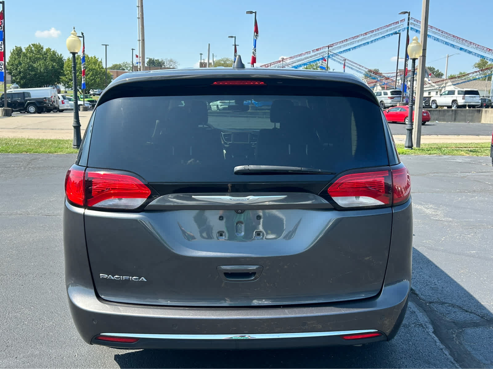 Used 2018 Chrysler Pacifica Touring Plus FWD image 5