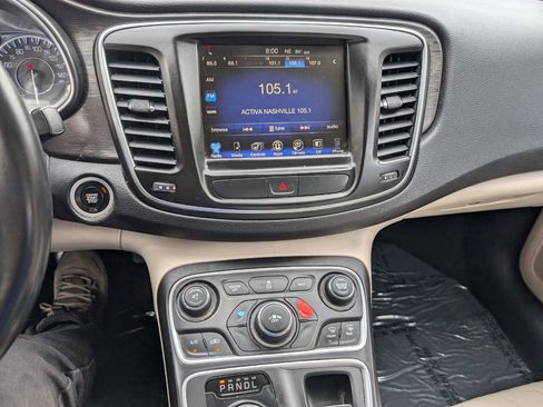 Used 2017 Chrysler 200 Limited Platinum image 21