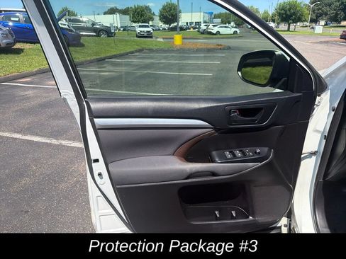 Used 2018 Toyota Highlander LE w/ Protection Package #3 AWD/4WD image 11