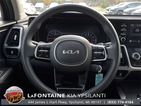 Used 2022 Kia Sorento LX image 27