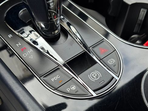 Used 2019 Bentley Bentayga AWD/4WD image 25