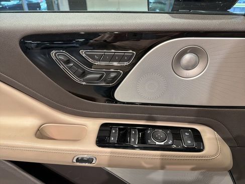 Used 2021 Lincoln Aviator Reserve w/ Equipment Group 202A AWD/4WD image 11