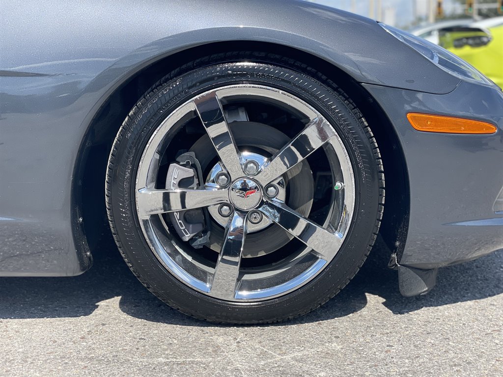Used 2009 Chevrolet Corvette Coupe w/ Preferred Equipment Group RWD image 30